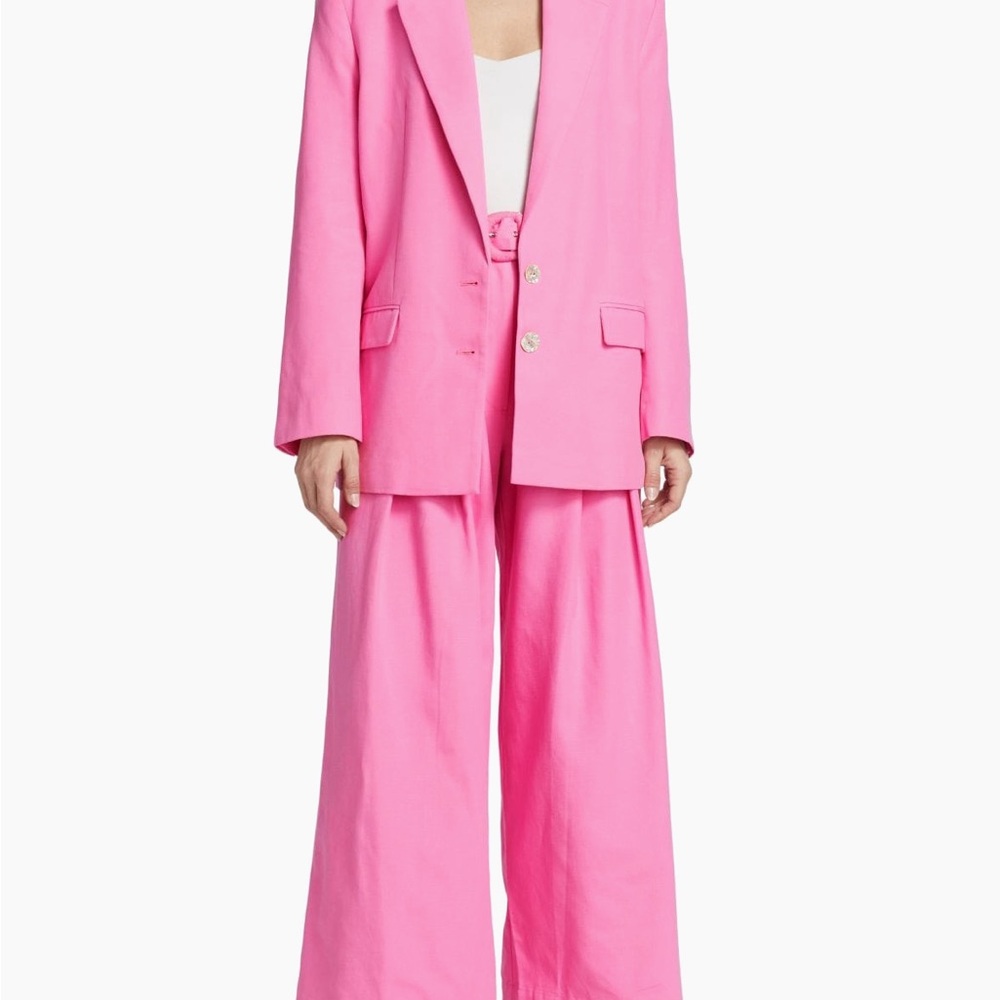 Farm Rio tailored pleat-front pants.